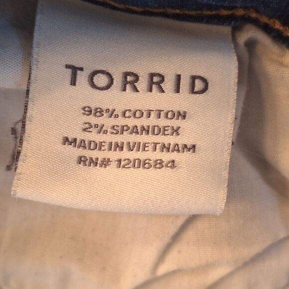 Torrid Distressed Denim Raw Hem Cut Off Shorts Size 18 Button Fly Stretch - Picture 9 of 10